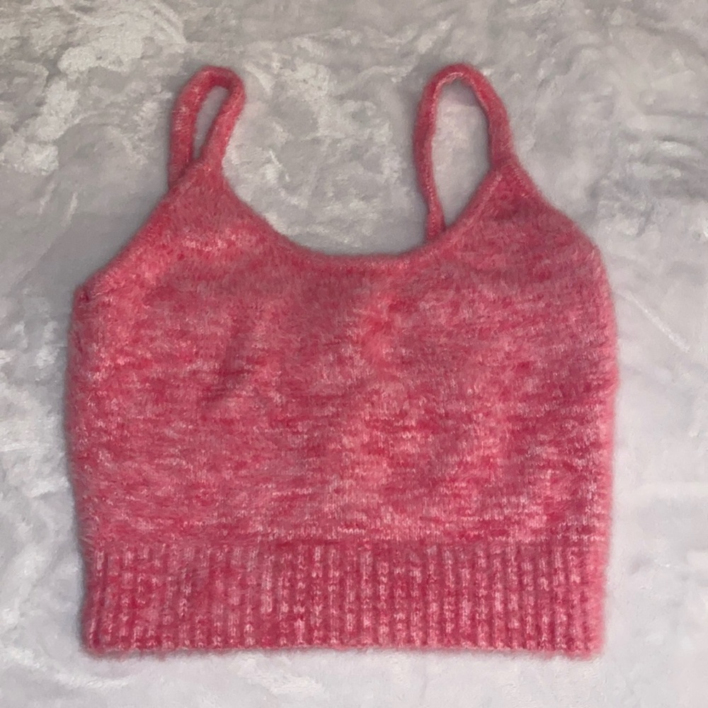 Pink fuzzy crop top 🩷